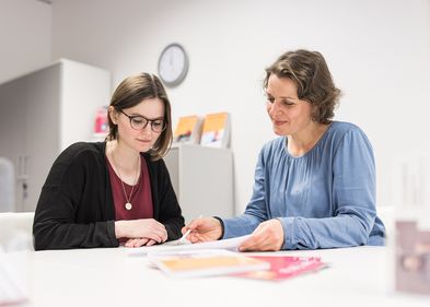 Beratung des Career Service, Foto: Christian Hüller Eine Studentin nutzt die Servicezeiten des Career Service und lässt sich beraten.