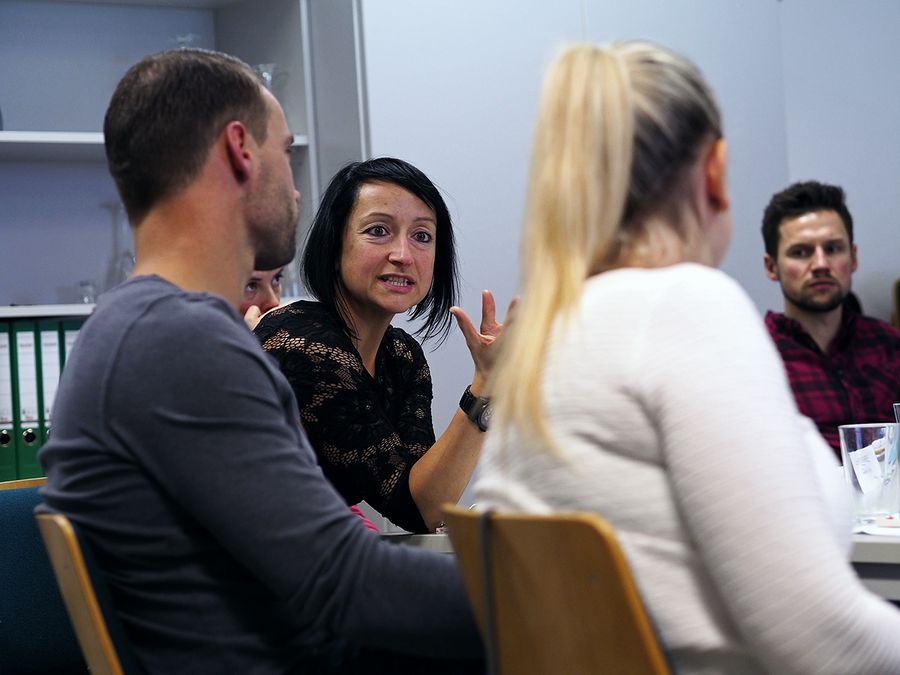 enlarge the image: You see a few participants of our project meeting engaged in a discussion, photo: Kristin Zumpe