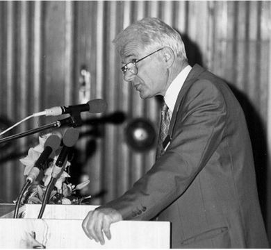 Prof. Dr. A. Zeuner am Rednerpult