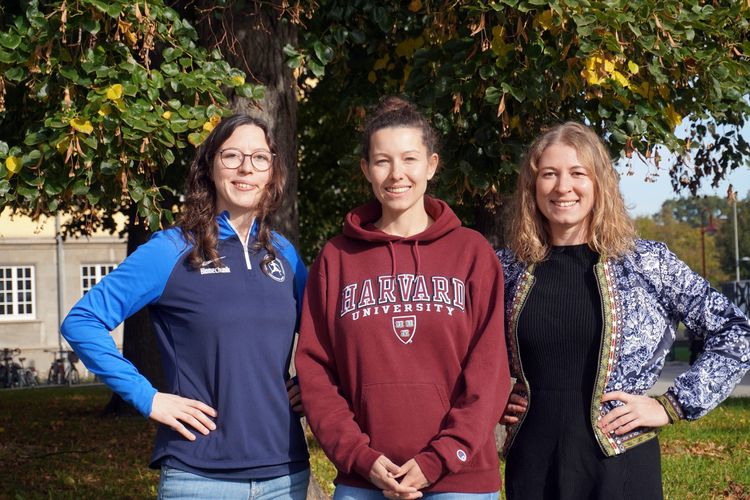 Neue Doktorandenvertretung zum Wintersemester 2023/2024: Eva Böker, Alexandra Ziegeldorf, und Marisa Kempe (v.l.); Foto: Daphne Rose