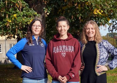 Neue Doktorandenvertretung zum Wintersemester 2023/2024: Eva Böker, Alexandra Ziegeldorf, und Marisa Kempe (v.l.); Foto: Daphne Rose Neue Doktorandenvertretung zum Wintersemester 2023/2024: Eva Böker, Alexandra Ziegeldorf, und Marisa Kempe (v.l.); Foto: Daphne Rose