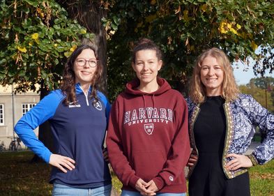 Neue Doktorandenvertretung zum Wintersemester 2023/2024: Eva Böker, Alexandra Ziegeldorf, und Marisa Kempe (v.l.); Foto: Daphne Rose