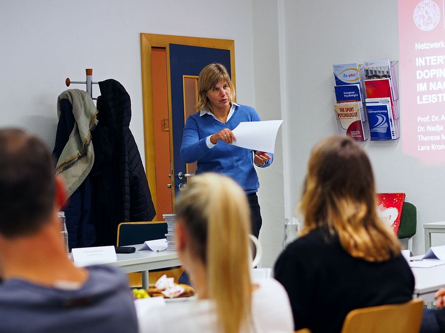 enlarge the image: This photo shows professor Anne-Marie Elbe welcoming the participants of the 2nd No2Doping project meeting, photo: Kristin Zumpe