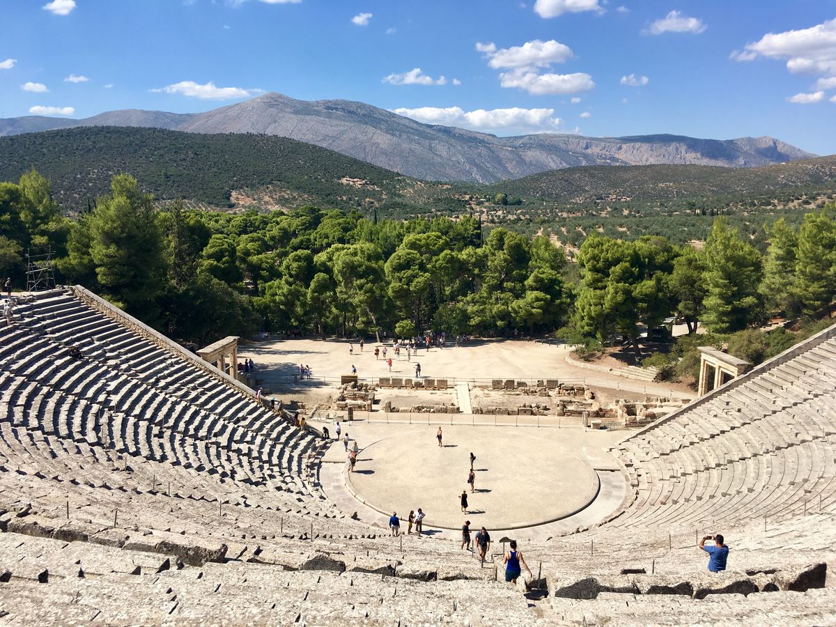 zur Vergrößerungsansicht des Bildes: Das Bild zeigt das Theater in Epidauros