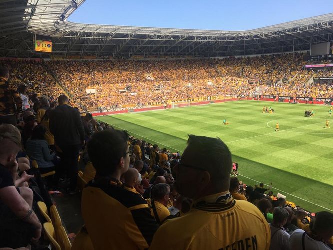 Das Bild zeigt das Stadion in Dresden.