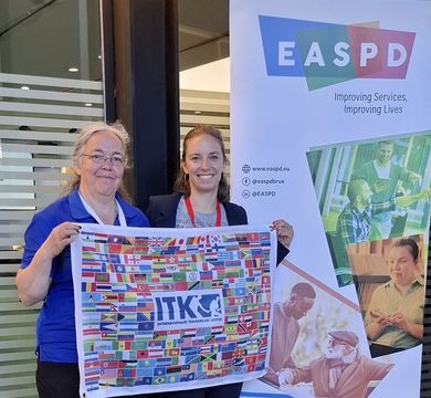 ITK-Vertreterinnen: Simone Zimmermann (Lehrkraft Behindertensport und Inklusion) und Petra Riedinger-Andrä (Projektkoordinatorin); Foto: P. Riedinger-Andrä ITK-Vertreterinnen: Simone Zimmermann (Lehrkraft Behindertensport und Inklusion) und Petra Riedinger-Andrä (Projektkoordinatorin), Foto: P. Riedinger-Andrä